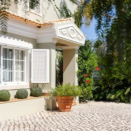 Charming With Private Pool By Lovelystay *