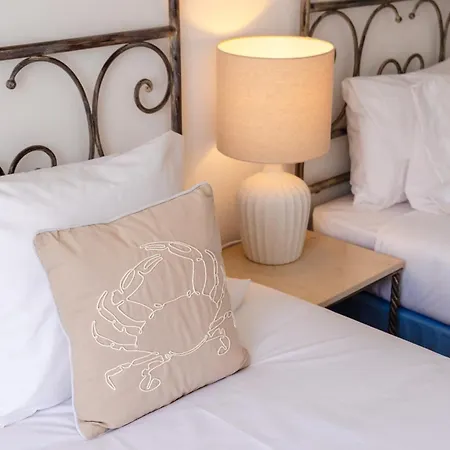 Charming With Private Pool By Lovelystay