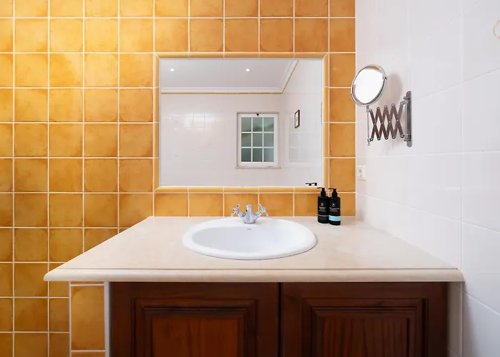 Charming With Private Pool By Lovelystay