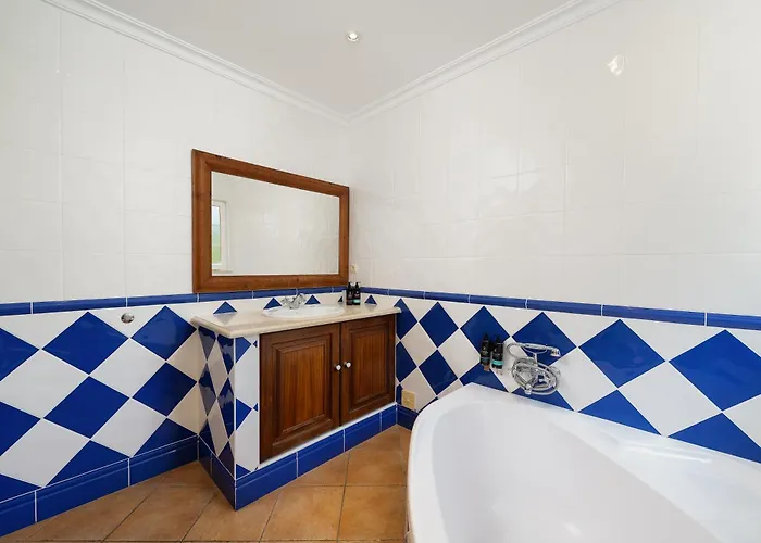 Charming With Private Pool By Lovelystay *