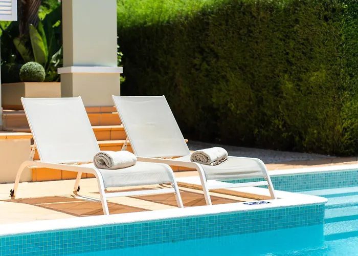 Charming With Private Pool By Lovelystay *