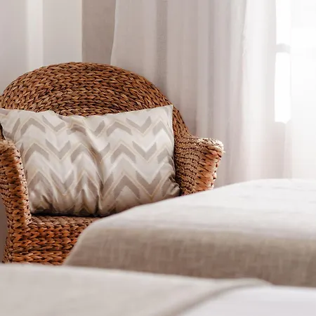 Charming With Private Pool By Lovelystay Willa