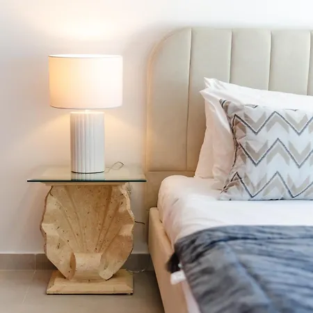 Charming With Private Pool By Lovelystay *